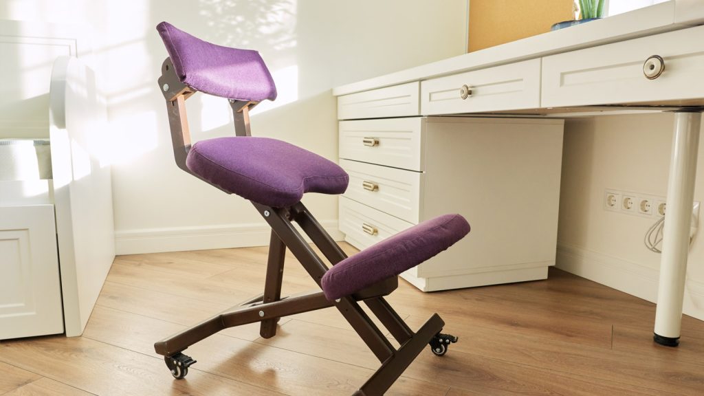 7 Surprising Benefits of a Kneeling Chair