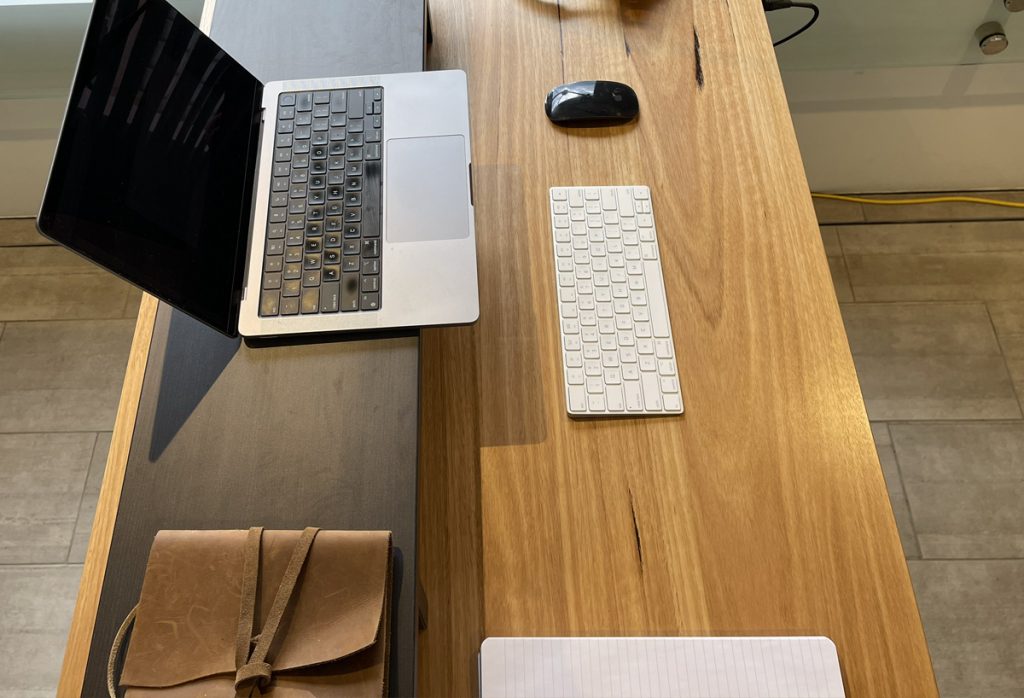 The 10 Best Standing Desks in Australia For 2022 & Reviewed]