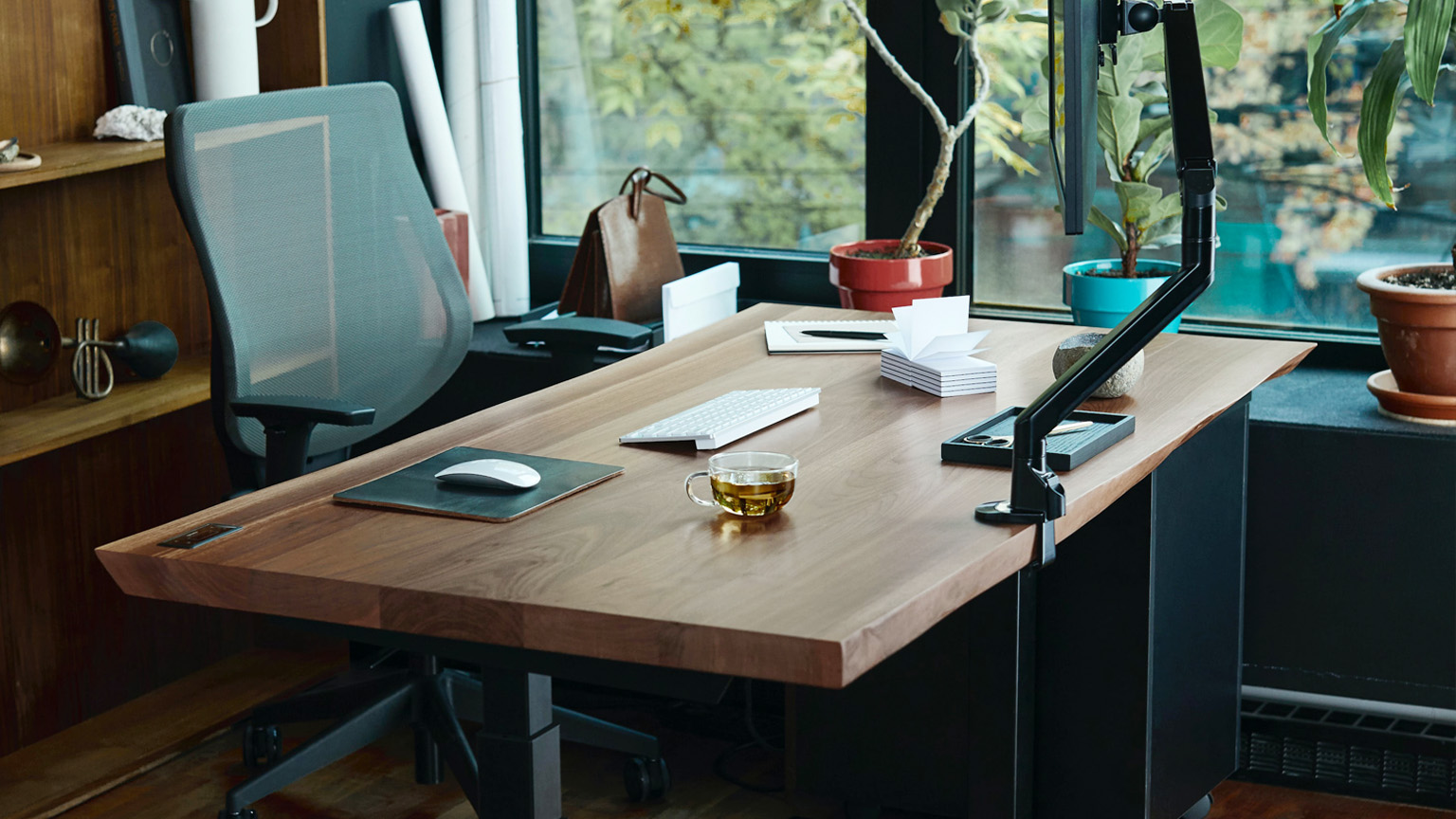 10 Best Desk Cable Management Ideas For A Clutter-free Workspace